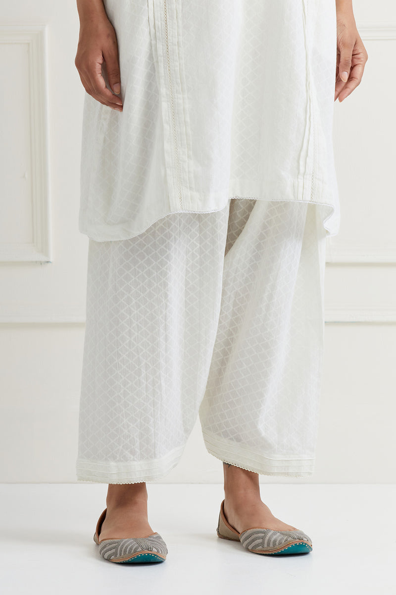 Off White Embroidered Kurta & Pant Salwar Set