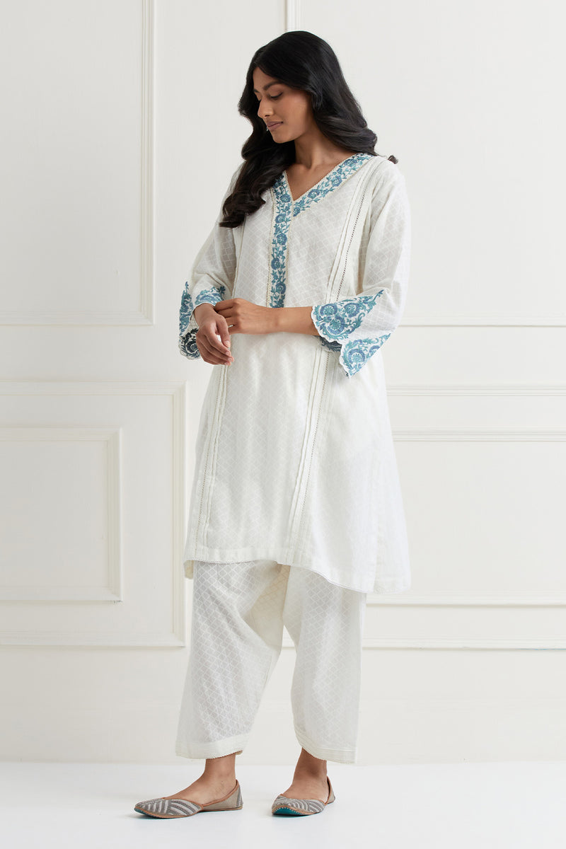 Off White Embroidered Kurta & Pant Salwar Set