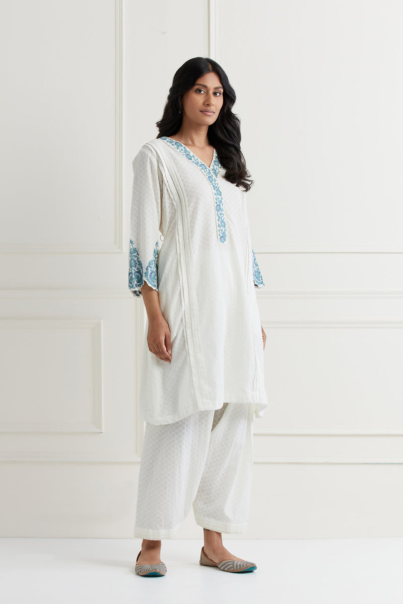 Off White Embroidered Kurta & Pant Salwar Set