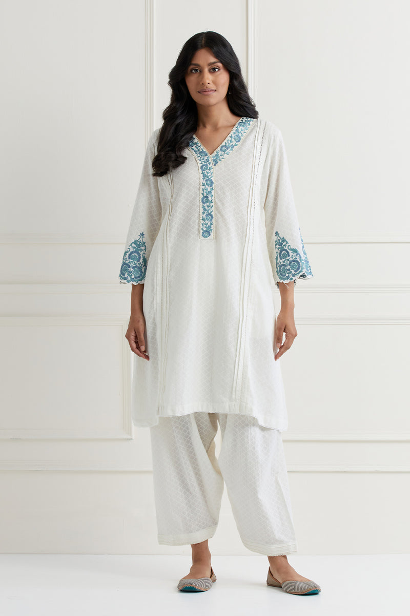 Off White Embroidered Kurta & Pant Salwar Set