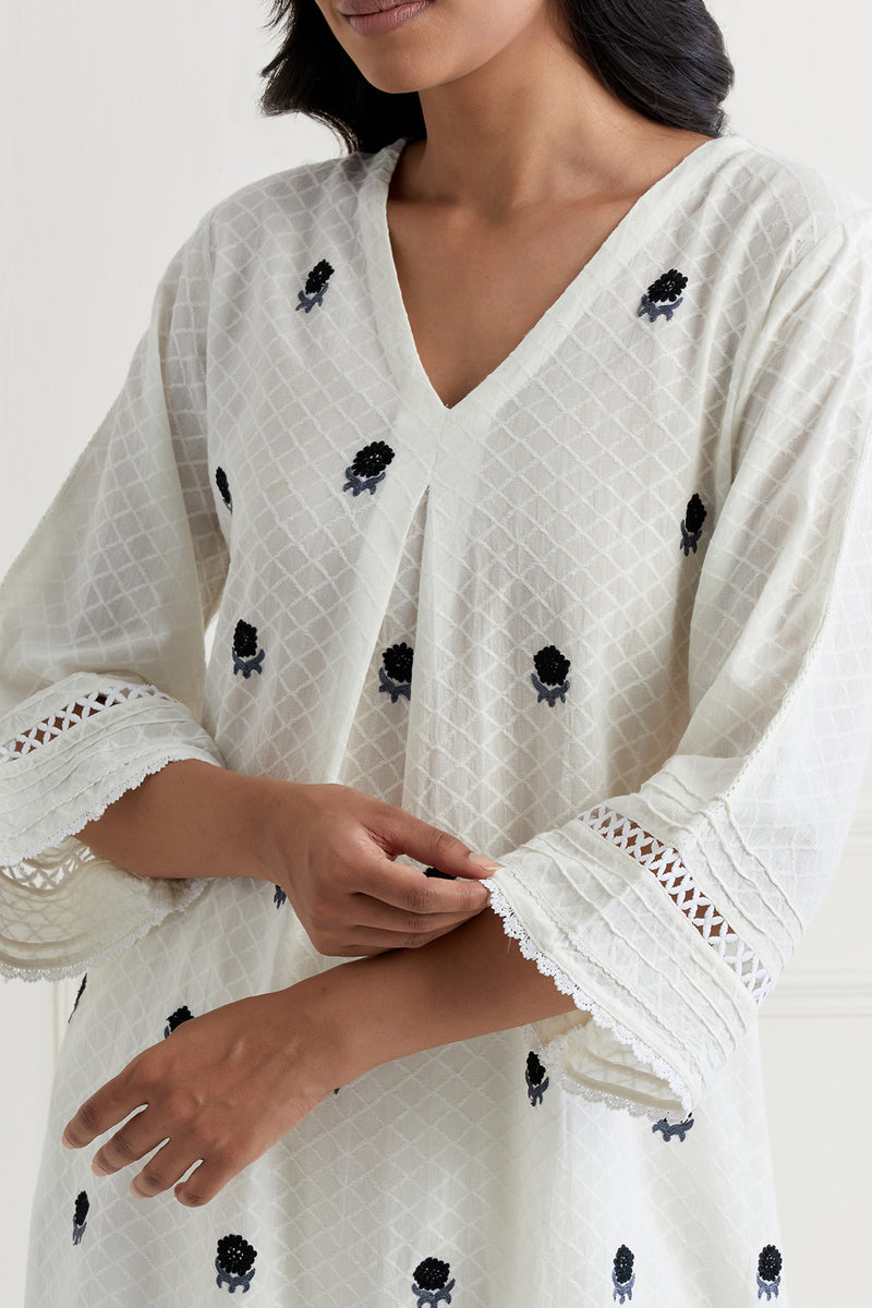 Off White Thread Embroidered Kurta & Pant Salwar Set