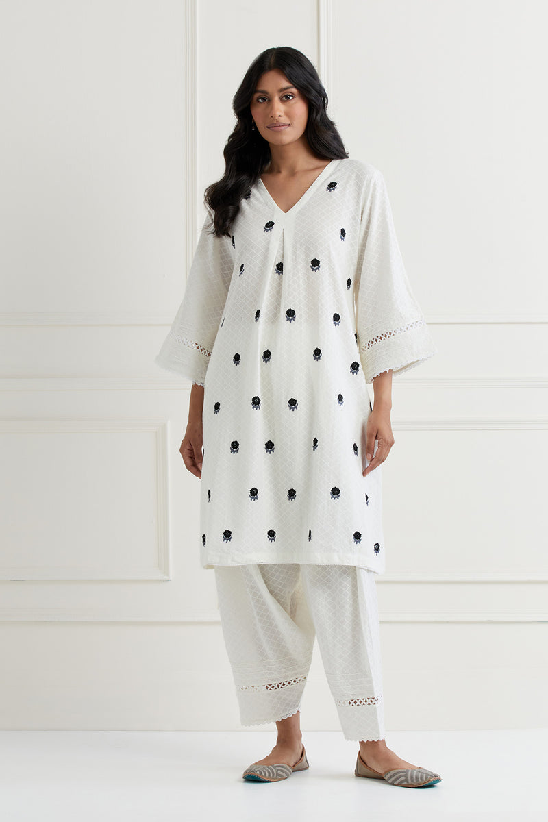 Off White Thread Embroidered Kurta & Pant Salwar Set