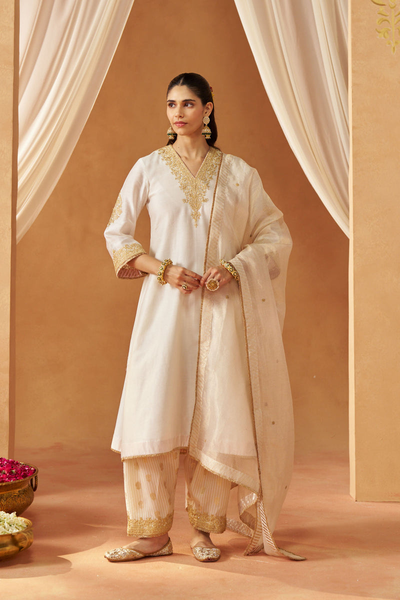 Liana Daisy Chauga with Salwar and Dupatta