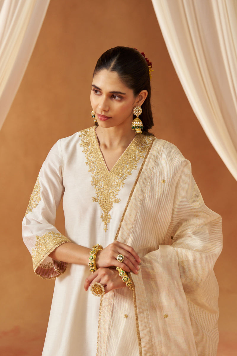 Liana Daisy Chauga with Salwar and Dupatta