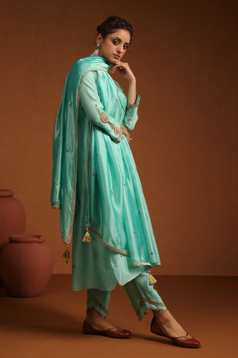 PAKEEZAH CHUNNAT JODA NEELA