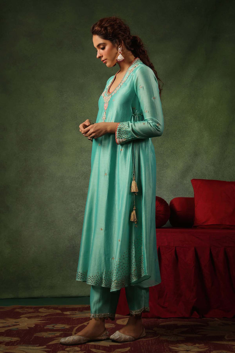 PAKEEZAH PAAN BUTA JODA NEELA