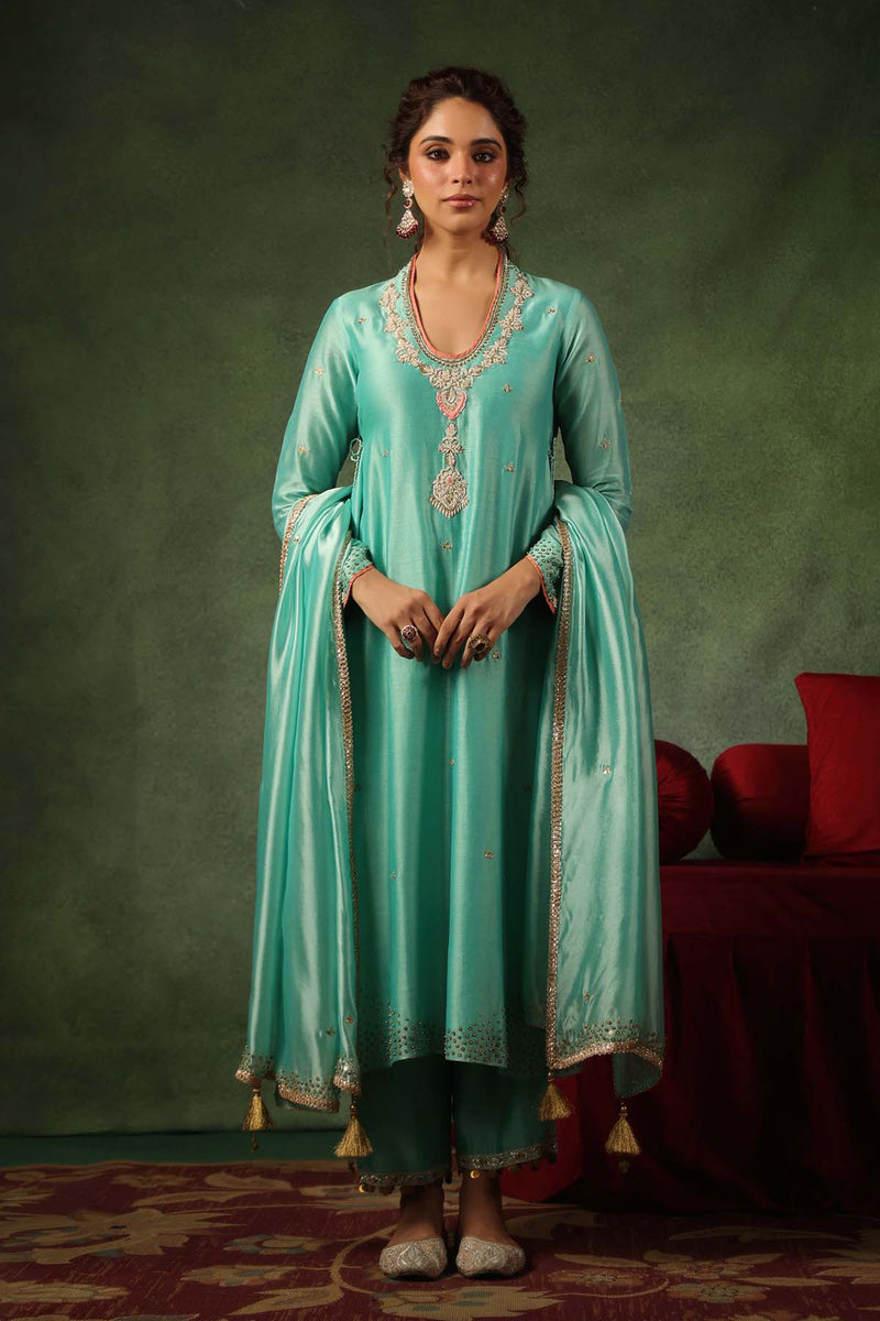 PAKEEZAH PAAN BUTA JODA NEELA