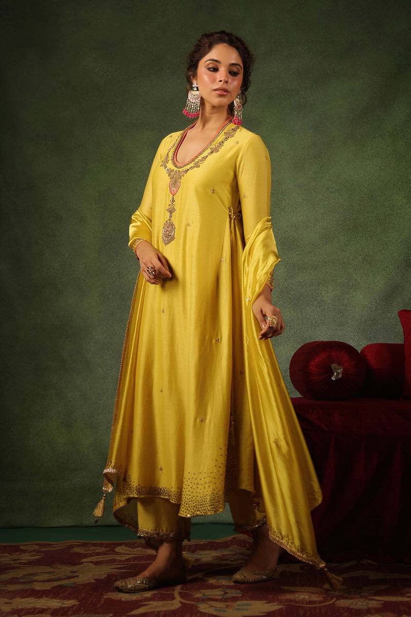 PAKEEZAH PAAN BUTA JODA SUNEHRA