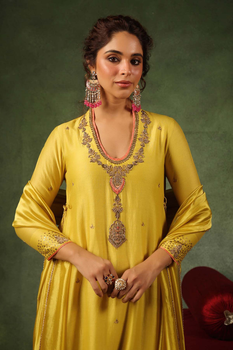 PAKEEZAH PAAN BUTA JODA SUNEHRA
