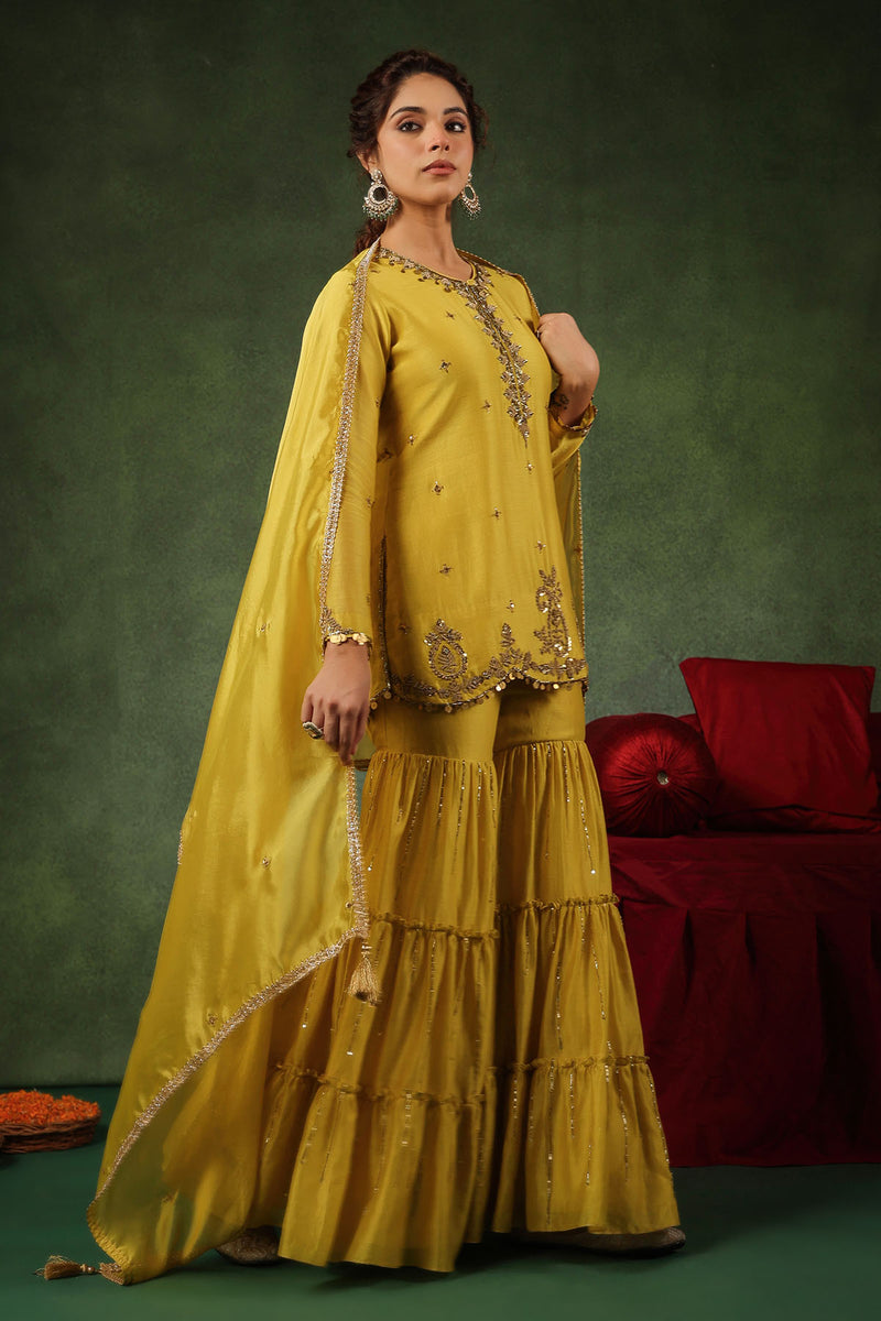 PAKEEZAH GHARARA JODA SUNEHRA