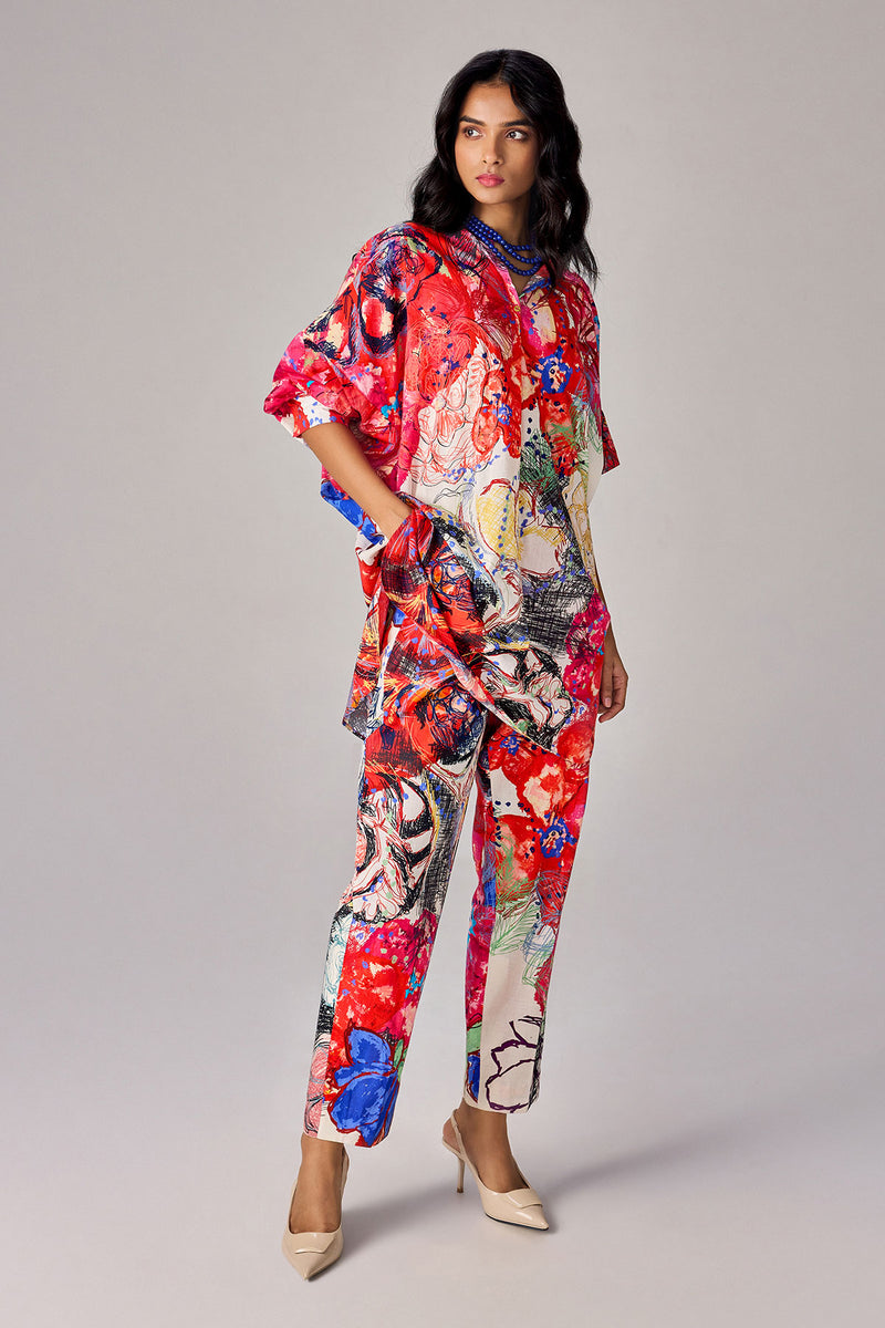 Akira Tunic

Akira Trousers