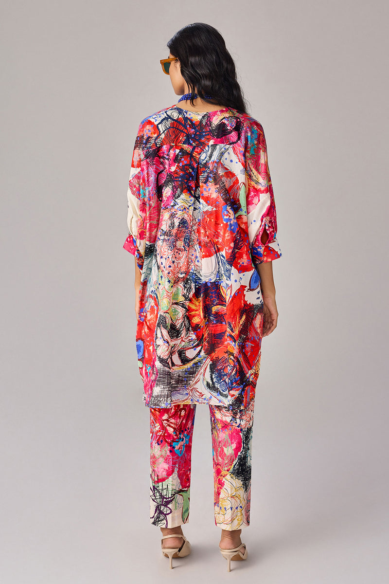 Akira Tunic

Akira Trousers