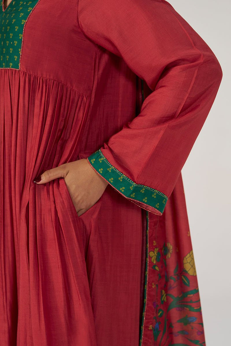 Tango Red and Green Festive Print Kurta Set