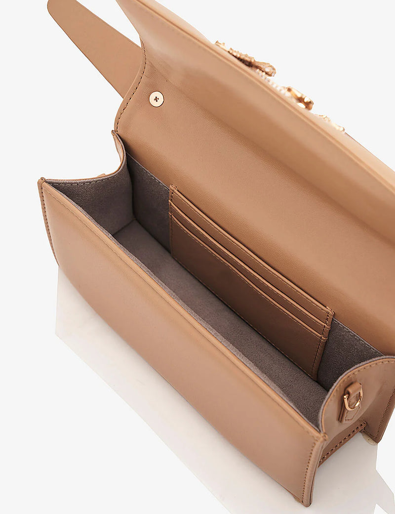 The OH V Paparazzi in Sand